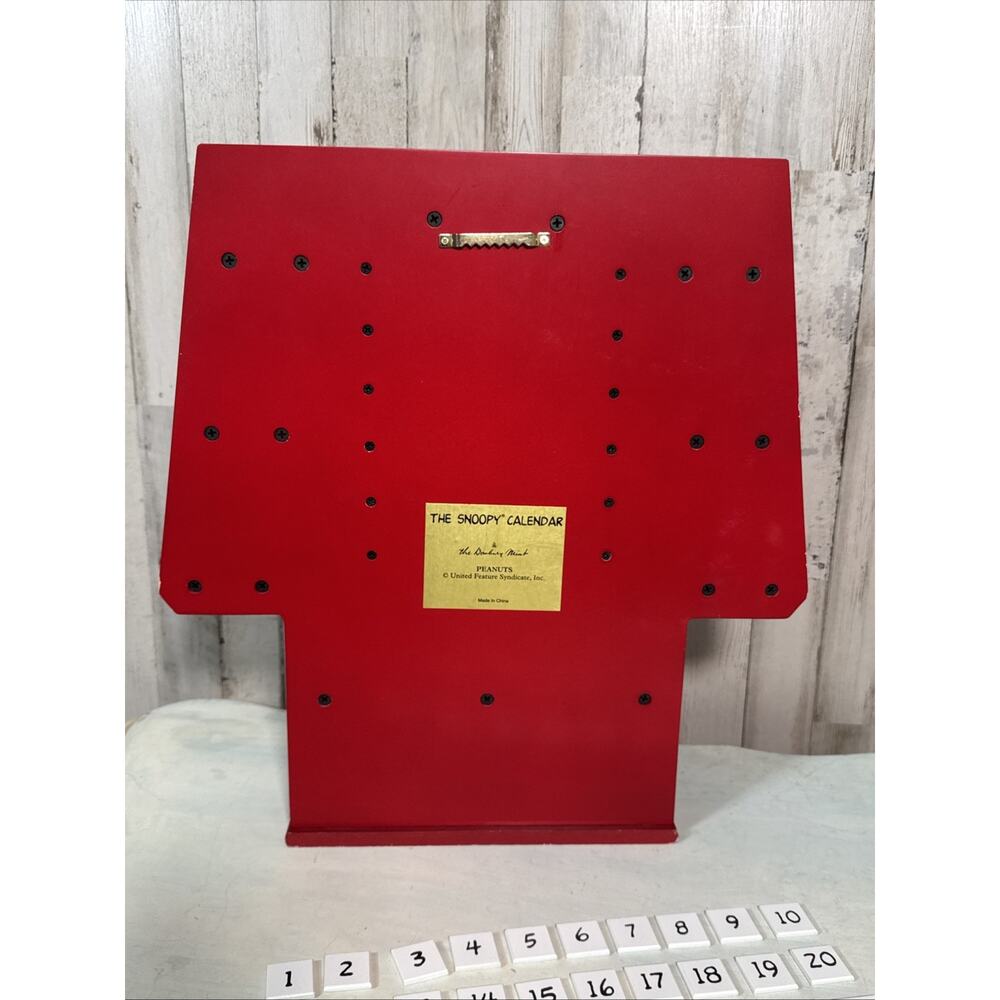 Danbury Mint Peanuts Snoopy Perpetual Calendar Doghouse And Calendar Date Tiles - Picture 6 of 11